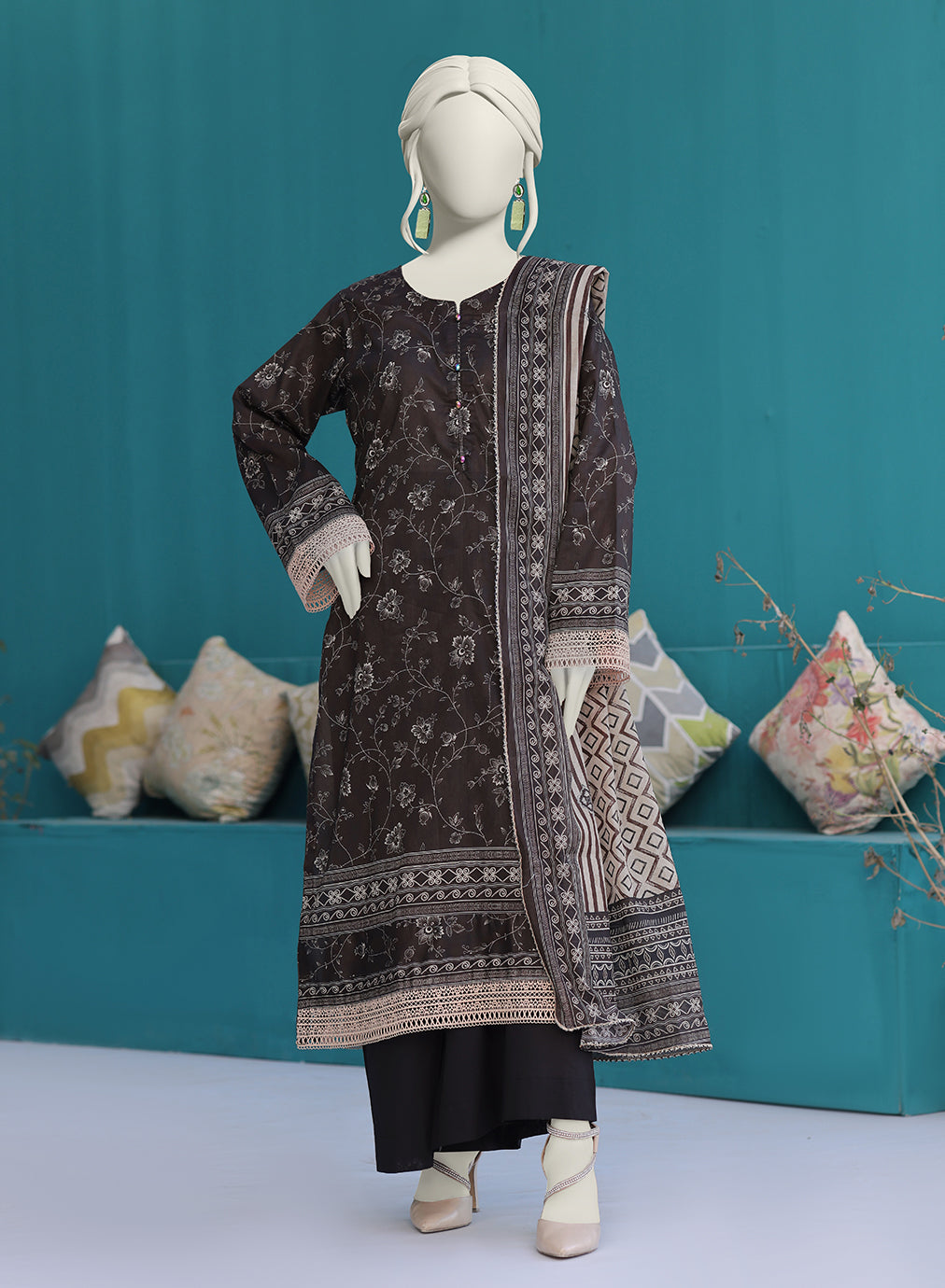 Noir Essence Digital Printed Lawn 3-Piece Suit