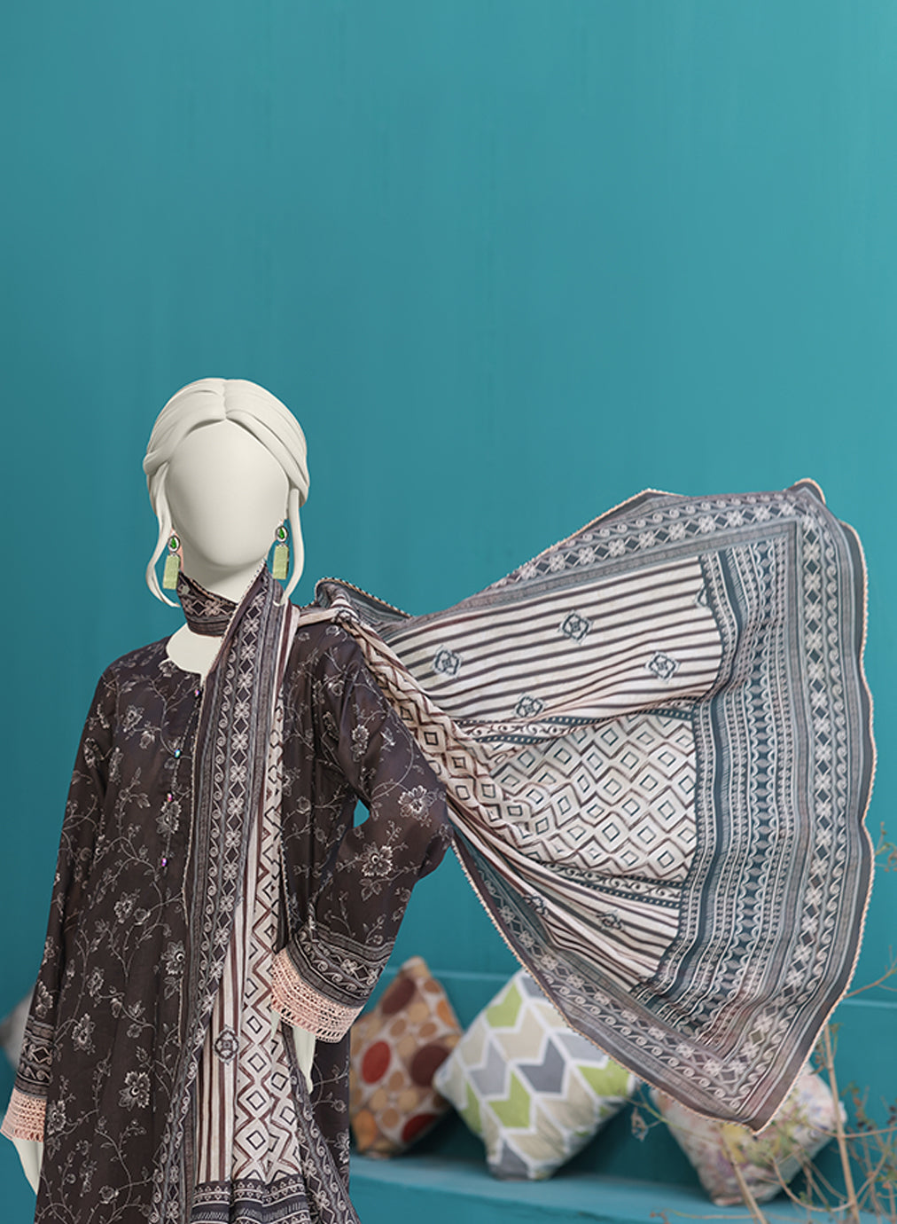 Noir Essence Digital Printed Lawn 3-Piece Suit