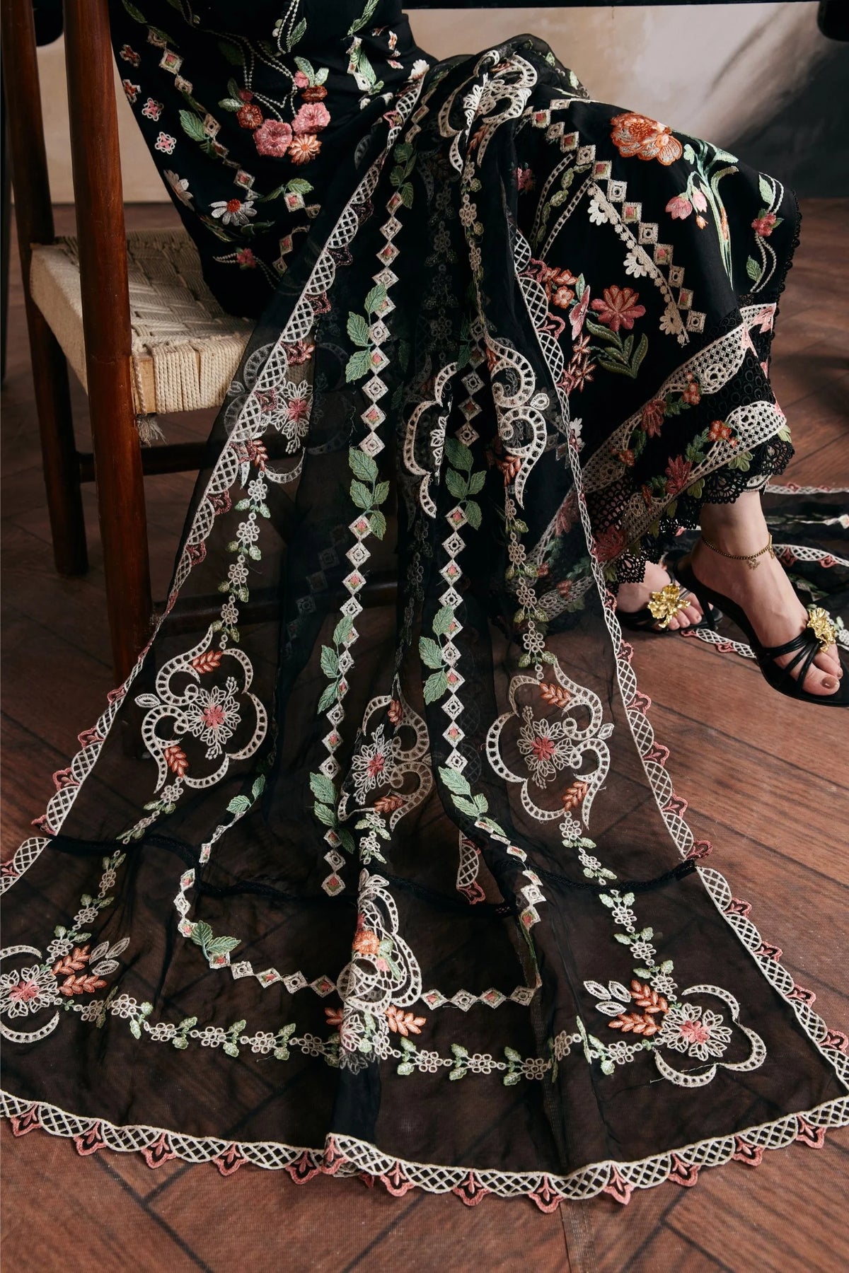 Gul Meena 3PC Embroidered Lawn Unstitched Suit