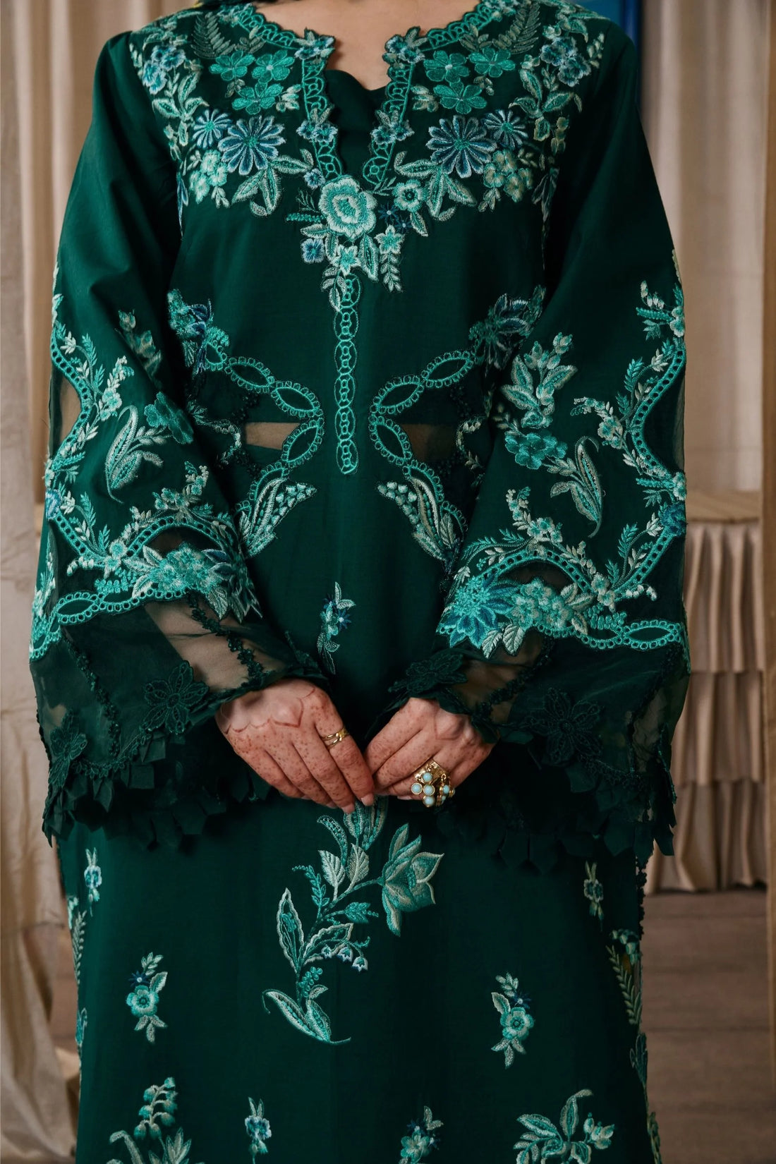 Maryam Hussain - Maheer Luxury Embroidered Lawn 3PC Suit