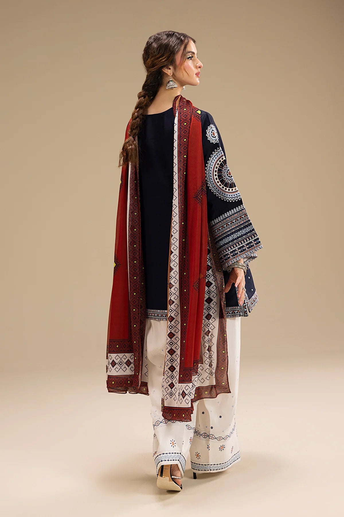 Zaloque Rangrez 3 Piece Unstitched Embroidered Lawn Suit