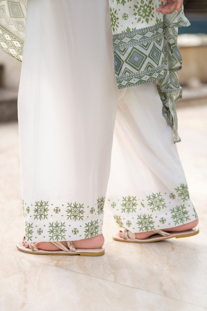 Premium Printed Lawn 3-Piece Suit with Embroidered Neckline