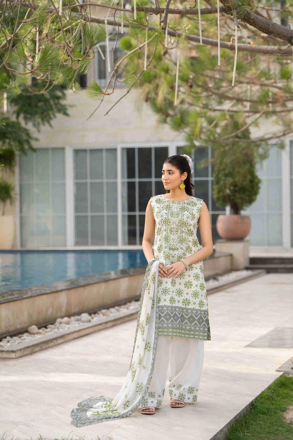 Premium Printed Lawn 3-Piece Suit with Embroidered Neckline